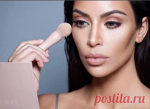 7 приемов в макияже, о которых ты должна забыть

Мы поговорили с ведущими визажистами и выяснили, от каких приемов давно пора отказаться!

1. Никогда не наноси тон на влажную кожу
Если ты пользуешься праймером, дай ему 5−7 минут, чтобы впитаться, и только потом приступай к тональному крему. Если ты наносить тон прямо на кожу, промакни ее салфеткой, чтобы убрать даже мизерное количество жира и влаги.

2. Никогда не используй только один консилер
У тебя должно быть их как ми...