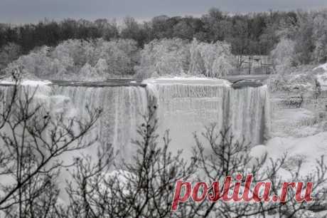 Ниагарский водопад замерз