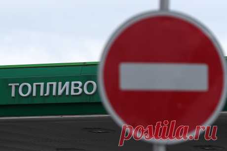 Заехал под «кирпич» - инспектор грозит лишением. Вот что нужно ответить Разумеется, нарушать требования дорожного знака «Въезд запрещен» нельзя. Но и инспектор ГИБДД может воспользоваться тем, что водитель не очень подкован, и вменить более серьезное нарушение.
