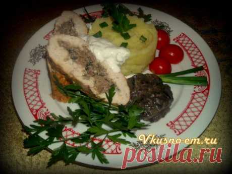 Деликатес &quot;РЫБИНСКИЙ&quot; 
Куриный фарш – 1,5 кг, мясной фарш – 250 г, куриная печень - 250 г, яйца 2 шт., коньяк 50-70 г, свежие грибы 100 г, лук – 2 шт., растительное масло 2 ст. ложки, сливочное масло 30 г, лимон 1/2 шт., мускатный орех по вкусу, молотый черный перец по вкусу, соль, куркума.