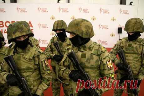 На Урале военных стали искать по объявлениям на остановках. В Екатеринбурге военнослужащих стали искать по объявлениям на остановках. Об этом уральскому порталу Е1.ru рассказала одна из горожанок. Женщина отметила, что в тексте будущим солдатам и сержантам предлагают денежное довольствие от 40 тысяч рублей. Также они могут рассчитывать на отдых в ведомственных санаториях.