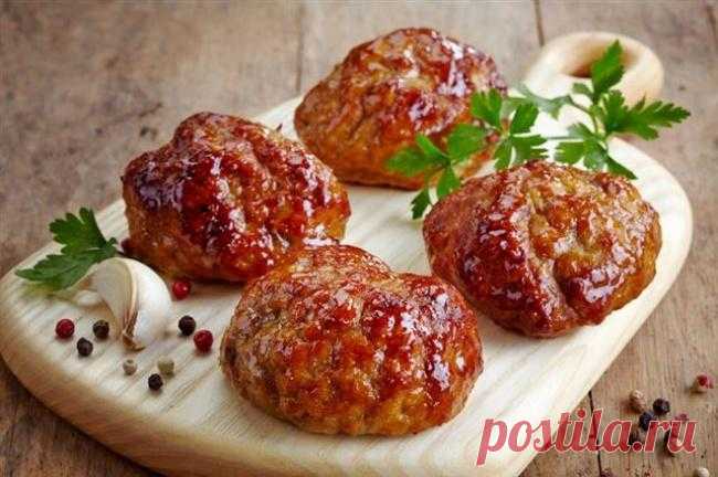 5 рецептов приготовления нежнейших котлет Котлеты — сложное в приготовлении блюдо, но никого не оставляющее равнодушным. Их можно приготовить из самых разных ингредиентов — мясные, куриные или овощные котлеты. Даже вегетарианцы смогут найти р...