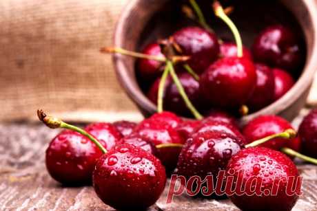 Самый простой способ вынуть косточку из вишни