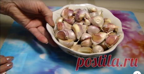 Необычный и удобный способ хранения чеснока зимой, да и не только Многие из нас после урожайного сезона запасаются всевозможными плодами, корнеплодами, словом, всем тем, чем одарила нас природа. В число этих даров входит и чеснок. И многие сталкиваются с тем, что как ты его не храни, со временем он начинает либо прорастать, либо засыхать, либо гнить. Однако способ сохранить чеснок все-таки есть, причем способ отличный – заморозить его. После заморозки чеснок не теряет ни с...