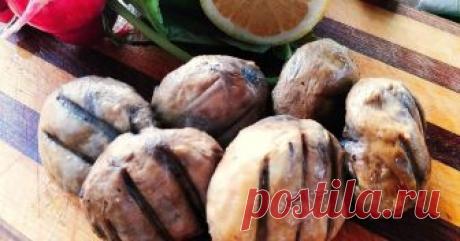 Грибы на мангале в китайском маринаде Автор рецепта Маргарита Сорокина Грибы на мангале в китайском маринаде - пошаговый рецепт с фото. Раньше никогда не готовили шампиньоны на мангале... овощи - да, мясо, курица, рыба - пожалуйста, а вот грибы как-то обошли своим вниманием... И вот решили попробовать. Вкус потрясающий. Будем готовить ещё не один раз, но уже с другими маринадами.