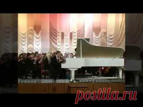 Владимир Сидоров. Концерт для фортепиано с оркестром № 2 в трех частях (соч. 100, 2006 г.) Памяти Владимира Галицкого. Исполнители: симфонический оркестр Магнитогорской консерватории под руководством Рената Жиганшина. Солист - Василий Карпов. Большой концертный зал Магнитогорской консерватории. 13 декабря 2006 года. Звук - Наталья Сальник. Видеосъёмка - Василина Грудева.