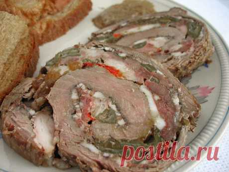 Рулет мясной  

 
Иногда мне кажется, что я слишком много слов трачу на объяснение очевидных вещей. Достаточно опубликовать несколько пошаговых фото и суть дела станет ясна каждому. А слова - они иногда могут сбит…