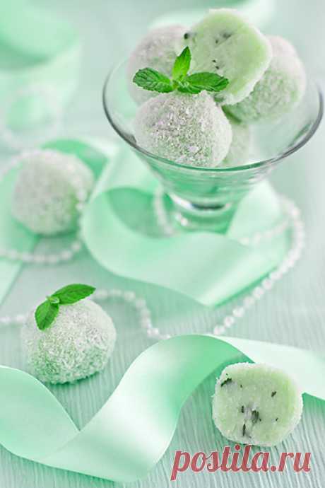 Трюфели из белого шоколада с мятой и кокосом - Рыжая книга кухонных пределов