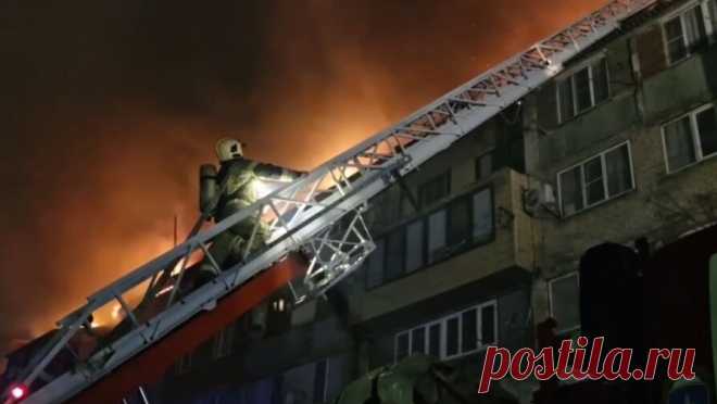 В Махачкале полностью потушили возгорание двух многоквартирных домов. Пожарные полностью потушили пожар в двух многоквартирных домах в Махачкале. Об этом сообщила пресс-служба МЧС в Telegram-канале МЧС России. Вечером 19 января в Махачкале в результате замыкания линии электропередачи загорелись кровли двух ...