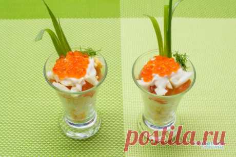 Салат с икрой и семгой