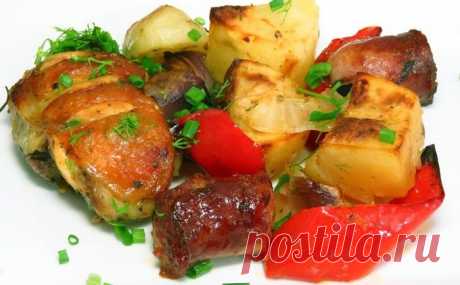 Картофель с мясом и колбасками. Рецепт вкуснейшего горячего «Гости на пороге» У этого рецепта практически нет рецепта. Все смешали и в духовку. Ингредиенты самые простые, а вот набор пряностей – королевский.
И через час вы достаете вкусное ароматное горячее блюдо с картошкой, к…