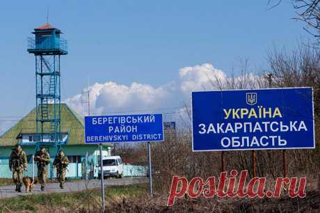 «Мадьяров на ножи!» Украинские нацисты призывают резать венгров Закарпатья. Представителей национального меньшинства выгоняют с Украины.