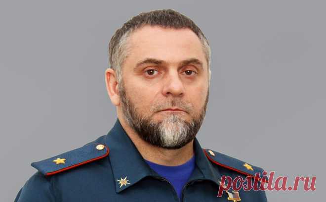 Кремль отказался вмешиваться в ситуацию с задержанием главы МЧС Чечни. Урегулирование ситуации с задержанием главы МЧС Чечни Алихана Цакаева на границе с Дагестаном является прерогативой соответствующих органов, которые отвечают за безопасность дорожного движения, заявил пресс-секретарь президента России Дмитрий Песков.