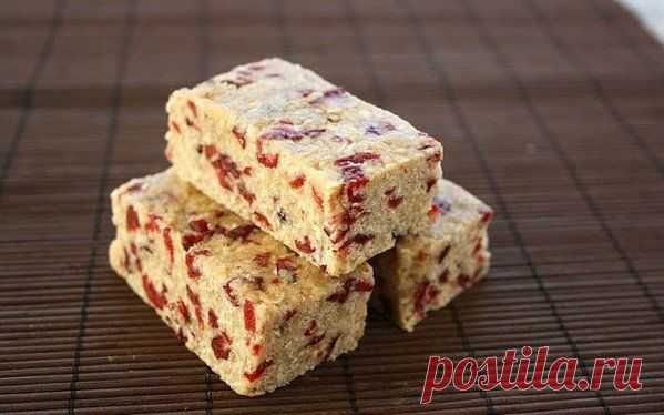 Овсяные батончики с сушеной клюквой