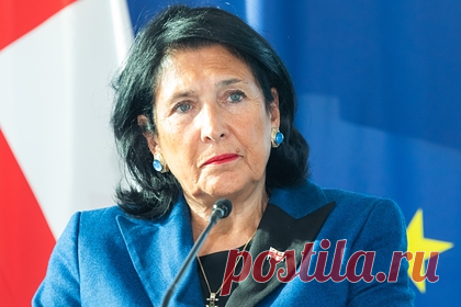 Президент Грузии объяснила нежелание помиловать Саакашвили. Президент Грузии Саломе Зурабишвили не помилует заключенного экс-главу государства Михаила Саакашвили, так как считает, что это повысит поляризацию в обществе. «Я глубоко уверена, что такой шаг будет причиной поляризации, а не деполяризации. Если кто-то переубедит меня в этом, но сомневаюсь», — сказала она.