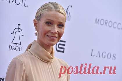 51-летняя Гвинет Пэлтроу показала фигуру в прозрачном наряде. Американская актриса кино и телевидения, бизнесвумен Гвинет Пэлтроу снялась в откровенном образе для американского журнала Bustle. В рамках фотосессии 51-летняя звезда примерила наряд, состоявший из красных предметов гардероба. Так, она надела прозрачный топ и бюстгальтер бренда Gucci.