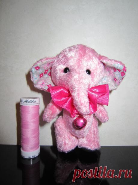 Маленький  розовый слоник высотой 9 см
