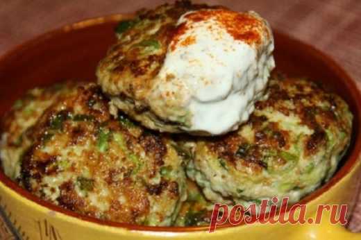 КАК БЫСТРО ПРИГОТОВИТЬ СЫТНЫЕ И СОЧНЫЕ КОТЛЕТКИ ИЗ КАБАЧКОВ: РЕЦЕПТ ОТ БАБУШКИ ЭММЫ… 

 

Кабачки — настоящий хит каждого летнего сезона. Мы пытаемся насладиться всяческими блюдами, в состав которых можно добавить этот вкусный овощ. Действительно,рецептов приготовления кабачков уже не…