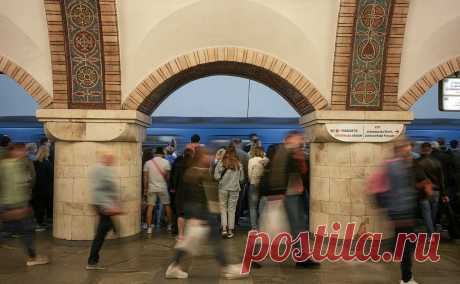Власти Киева запретили проводить акцию в поддержку ЛГБТ в метро. Киевская администрация попросила организаторов мероприятия выбрать другое место из соображений безопасности. Марш должен был состояться 16 июня, последний раз подобное мероприятие проводилось в 2021 году