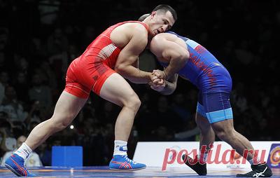 Российский борец Власов стал трехкратным чемпионом мира. В финале спортсмен победил азербайджанца Санана Сулейманова Как сообщает azerisport.com, оба борца выступали в весе до 57 кг. Для Власова это уже третье золото на чемпионатах мира.