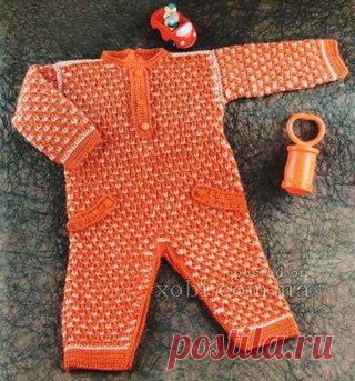 Вязаный крючком детский комбинезон с описанием.
 
Размер на 0-3 месяца.
 
Материалы: по 100 г тонкой акриловой пряжи кирпичного и бежевого цветов, 18 пуговиц в тон; крючок №2.5.
Показать полностью…