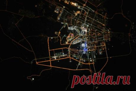 Ашхабад вызывает искреннее восхищение и восторг у тех, кому посчастливилось там побывать. А вы знали, что его название переводится как любимый город#города #мкс #космос