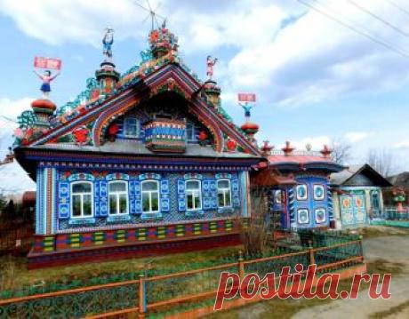 С домом кузнеца Сергея Ивановича Кириллова все уже, конечно, знакомы - о нем писали немало в разных местах. Но полюбоваться им еще раз не помешает.