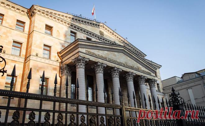 Freedom House признали нежелательной в России организацией. Генпрокуратура признала нежелательной Freedom House, которая призывала к помощи Украине и введению санкций против России. Также, по версии ведомства, организация поддерживала оппозиционные структуры и ЛГБТ-активистов