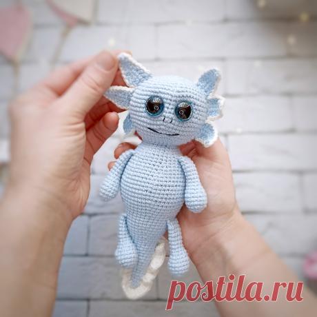PDF Аксолотль крючком. FREE crochet pattern; Аmigurumi toy patterns. Амигуруми схемы и описания на русском. Вязаные игрушки и поделки своими руками #amimore - аксолотль, рыба лунтик.