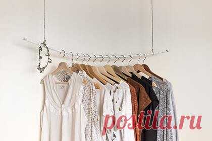 Стилист раскрыла самые удачные сочетания цветов в одежде для женщин. Российский стилист-имиджмейкер, дизайнер и основательница бренда Aesthetic Bows Милана Кубова раскрыла самые удачные для женщин сочетания цветов в одежде. По мнению эксперта, правильная комбинация оттенков в образе позволяет выглядеть «дороже». Беспроигрышным вариантом специалист называет монохромные наряды.