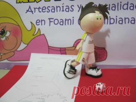FOFUCHO FUTBOLISTA REAL MADRID EN FOAMY CON PATRONES O MOLDES