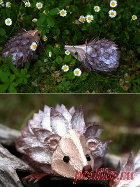 Делаем забавных ежиков из яичных лотков.