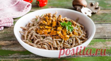 Готовим обед: бефстроганов с гречневой лапшой | Вкусные рецепты