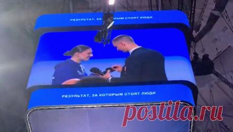 Депутат "Единой России" сделал предложение руки и сердца на съезде партии. Исполнительный секретарь краснодарского местного отделения "Единой России" Игорь Скляров сделал предложение своей девушке Алине Сидоренко. Событие произошло на съезде XXIII партии, сообщили в Telegram-канале "Единой ...