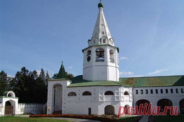 Суздаль. Соборная колокольня в Кремле.