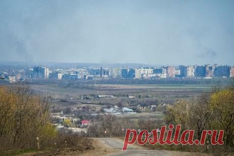 Военкоры сообщили о прорыве российских войск к трассе под Артемовском. Российским подразделениям удалось прорваться к трассе О-0506, которая соединяет Артемовск с населенным пунктом Часов Яр. Об этом сообщает Telegram-канал «Военкоры русской весны». При этом отмечается, что противник пытается помешать штурмовым отрядам закрепиться на занятой территории.