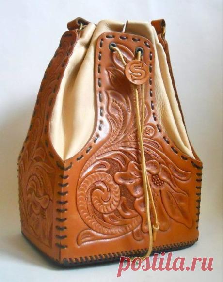 (189) Tall tooled leather 1940s bag with deeskin leather, whipstitch detail and narrow leather handle strap. Drawstring closure has an "S" slide. Utterly…