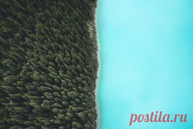 Flying Over Berg Lake by Kalen Emsley – Beautiful 📷 Pictures