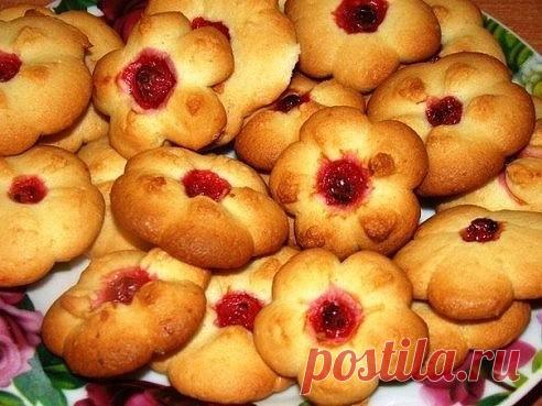 ТОП-10 РЕЦЕПТОВ ВКУСНОГО ПЕЧЕНЬЯ 

1) ПЕЧЕНЬЕ 