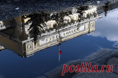 Россияне оставили банки без триллионов рублей. Снятые на фоне пандемии средства в несколько триллионов рублей так и не вернулись в банки, деньги остались у россиян в наличной форме, рассказала директор департамента финансовой стабильности ЦБ Елизавета Данилова в интервью Reuters. Но сейчас скачкообразного спроса на наличные нет, отметила она.