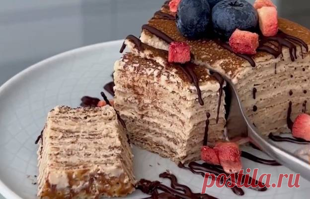 Кофейный блинный торт с творожным кремом простой рецепт пошаговый Как вкусно сделать Кофейный блинный торт с творожным кремом простой рецепт пошаговый в домашних условиях быстро. Очень вкусный и нежный! Для любителей кофе или кофейный десертов Блины: Яйцо С1 - 4 шт Молоко - 300 гр Мягкий творог 0% - 100 гр. Мука рисовая - 40 гр Мука пшеничная ц/з - 40 гр Крахмал