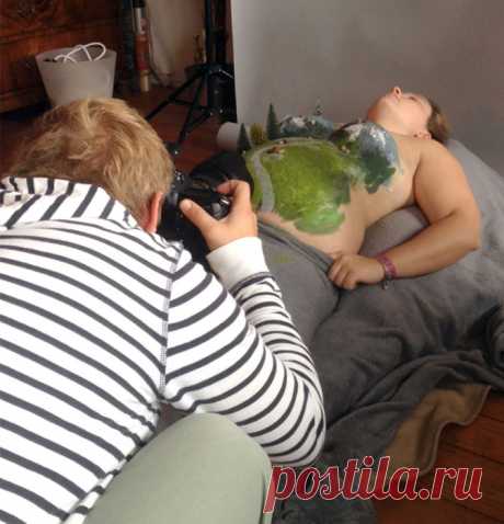 «У нас будет ребёнок»: креативная фототоссия с интересными сюжетами на животе будущей мамы