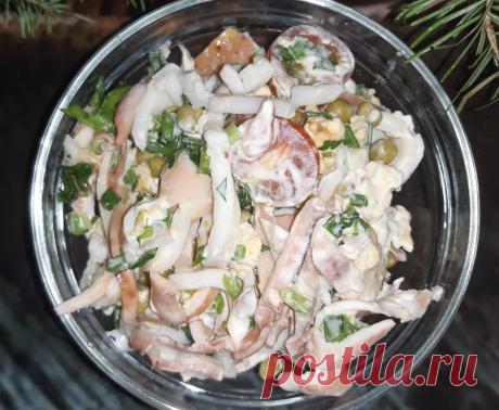 Кальмары и зеленый горошек отличное сочетание для вкусного салата. | Едим досыта. | Яндекс Дзен