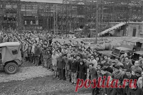 Безоговорочная капитуляция Германии не означала окончания Второй мировой войны. На Дальнем Востоке оставалась не сложившая оружия милитаристская Япония. 6 и 9 августа 1945 года, скорее преследуя цель установить диктат в послевоенном мире, нежели в соответствии со стратегической необходимостью, США впервые применили новое смертоносное оружие. В результате ядерных бомбардировок японских городов Хиросимы и Нагасаки погибли и стали калеками более 200 тыс. мирных жителей. Это стало одним из…