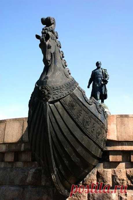 Tver, Russia. The merchant Athanasius Nikitin made a journey in the 15th c.to India   |  Pinterest • Всемирный каталог идей