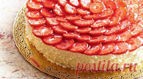 Клубничный чизкейк - ПУТЕШЕСТВУЙ ПО САЙТУ. Пьеро Франческато, шеф-кондитер московкого ресторана Il Pittore, советует приготовить чизкейк заранее, например, вечером 30 декабря – за этот день десерт станет только вкуснее. ИНГРЕДИЕНТЫ 850 г сыра «Филадельфия» или другого сливочного сыра 300 мл сливок жирностью 33–38% 25 г листового желатина 70 мл вина «Марсала» 25 мл ванильного сиропа 1 стакан светлого […]