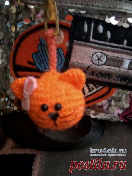 Брелок котик крючком. Работа Софьи