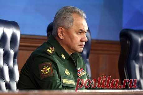 Шойгу вручил ордена Мужества отразившим атаку БПЛА в Крыму военнослужащим. Министр обороны России Сергей Шойгу вручил ордена Мужества военнослужащим Крымской военно-морской базы Черноморского флота, отразившим атаку БПЛА в Крыму. Награды получили старший матрос Марина Фалеева, главный старшина Татьяна Целуйко и начальник дежурной службы капитан 3 ранга Владимир Горбань.