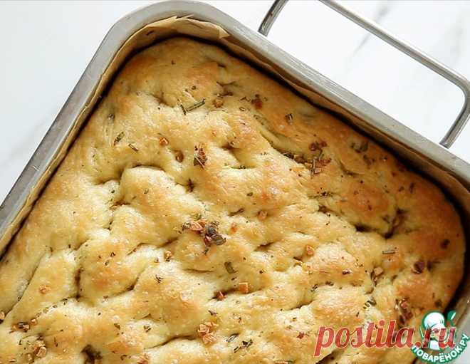 Фокачча с розмарином и чесноком