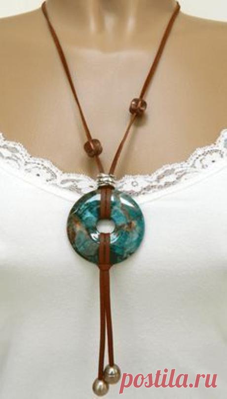 Idea. Cuero y abalorios #handmadejewelry